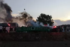 "Γεννηθήκαμε για να σ' αγαπάμε"