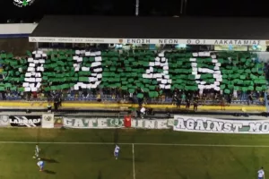 ΘΥΡΑ 9/ "90 λεπτά φωνή για να σπρώξουμε τους λεβέντες μας"