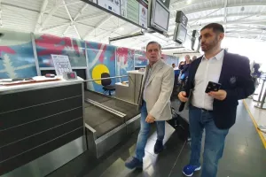 Check-in o Πρόδρομος (φώτος)