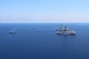 Στέλνει φρεγάτα