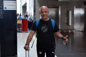 ΦΩΤΟΡΕΠΟΡΤΑΖ-βίντεο: Πέταξε για Μπακού το ΑΠΟΕΛ