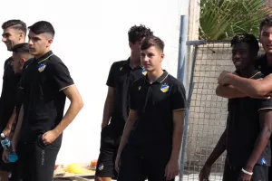 (ΦΩΤΟΣ) Κ17 ΑΠΟΕΛ/πριν την σέντρα
