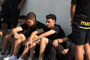 (ΦΩΤΟΣ) Κ17 ΑΠΟΕΛ/πριν την σέντρα