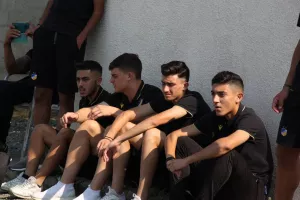 (ΦΩΤΟΣ) Κ17 ΑΠΟΕΛ/πριν την σέντρα
