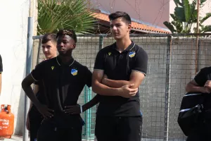(ΦΩΤΟΣ) Κ17 ΑΠΟΕΛ/πριν την σέντρα