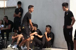 (ΦΩΤΟΣ) Κ17 ΑΠΟΕΛ/πριν την σέντρα