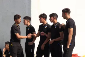 (ΦΩΤΟΣ) Κ17 ΑΠΟΕΛ/πριν την σέντρα