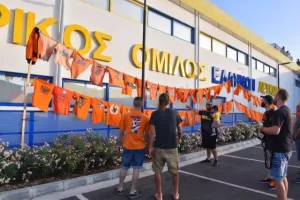 Οι ΕΚΠΛΗΞΕΙΣ από το πάρτι των Πορτοκαλί (βίντεο/φώτος)