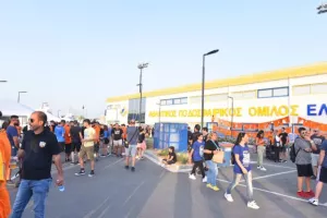 Οι ΕΚΠΛΗΞΕΙΣ από το πάρτι των Πορτοκαλί (βίντεο/φώτος)