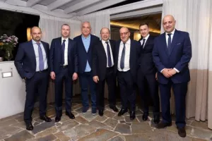 Δεξίωση και... ευχή από ΚΟΥΜΑ (φώτος)