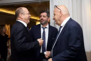 Δεξίωση και... ευχή από ΚΟΥΜΑ (φώτος)