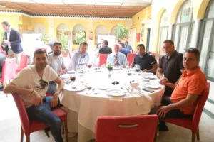 ΑΠΟΕΛ/ Το γεύμα σε ΜΜΕ και χορηγούς (φώτος)