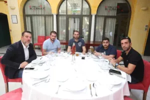 ΑΠΟΕΛ/ Το γεύμα σε ΜΜΕ και χορηγούς (φώτος)