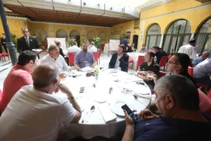 ΑΠΟΕΛ/ Το γεύμα σε ΜΜΕ και χορηγούς (φώτος)