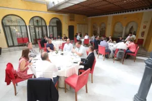 ΑΠΟΕΛ/ Το γεύμα σε ΜΜΕ και χορηγούς (φώτος)