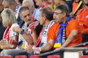 (ΦΩΤΟΣ) Ο κόσμος του ΑΠΟΕΛ στη Σεβίλλη