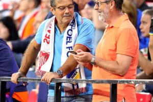 (ΦΩΤΟΣ) Ο κόσμος του ΑΠΟΕΛ στη Σεβίλλη