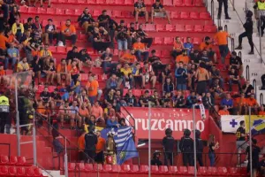 (ΦΩΤΟΣ) Ο κόσμος του ΑΠΟΕΛ στη Σεβίλλη