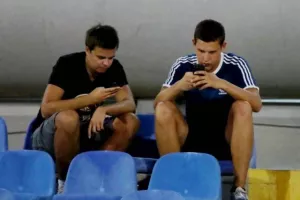 ΠΡΩΤΟ βυσσινί "τρίποντο" με... τριάρα! (Φώτος)