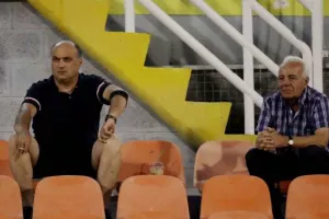 ΠΡΩΤΟ βυσσινί "τρίποντο" με... τριάρα! (Φώτος)