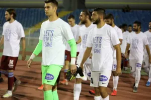 ΠΡΩΤΟ βυσσινί "τρίποντο" με... τριάρα! (Φώτος)