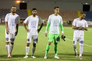 ΠΡΩΤΟ βυσσινί "τρίποντο" με... τριάρα! (Φώτος)