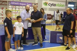 (Φώτος) Πήρε το Σούπερ Καπ ο Κεραυνός