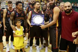 (Φώτος) Πήρε το Σούπερ Καπ ο Κεραυνός