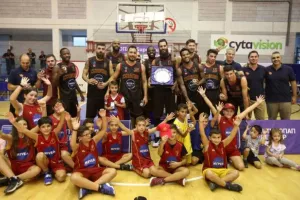 (Φώτος) Πήρε το Σούπερ Καπ ο Κεραυνός