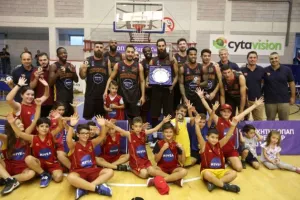 (Φώτος) Πήρε το Σούπερ Καπ ο Κεραυνός