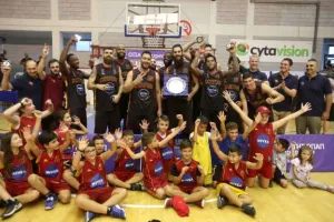 (Φώτος) Πήρε το Σούπερ Καπ ο Κεραυνός