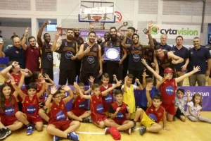(Φώτος) Πήρε το Σούπερ Καπ ο Κεραυνός