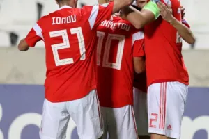 Εφιαλτική βραδιά και πεντάρα απ' την Ρωσία... (φώτος)