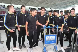 ΦΩΤΟΣ/"Πέταξε" για Αζερμπαϊτζάν και η Κ19 του ΑΠΟΕΛ...