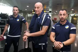 ΦΩΤΟΣ/"Πέταξε" για Αζερμπαϊτζάν και η Κ19 του ΑΠΟΕΛ...