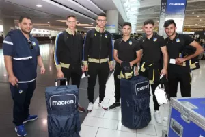 ΦΩΤΟΣ/"Πέταξε" για Αζερμπαϊτζάν και η Κ19 του ΑΠΟΕΛ...