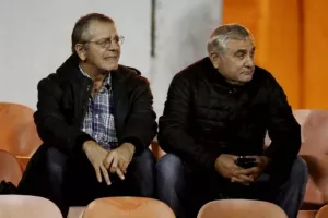Με ΕΞΑΡΑ ήρθε η μοναξιά στην κορυφή! (φώτος)