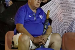 Με ΕΞΑΡΑ ήρθε η μοναξιά στην κορυφή! (φώτος)