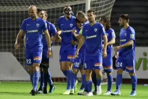 Με ΕΞΑΡΑ ήρθε η μοναξιά στην κορυφή! (φώτος)