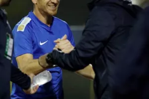 Με ΕΞΑΡΑ ήρθε η μοναξιά στην κορυφή! (φώτος)
