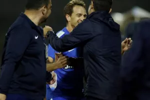Με ΕΞΑΡΑ ήρθε η μοναξιά στην κορυφή! (φώτος)