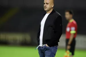 Με ΕΞΑΡΑ ήρθε η μοναξιά στην κορυφή! (φώτος)