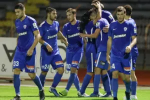 Με ΕΞΑΡΑ ήρθε η μοναξιά στην κορυφή! (φώτος)