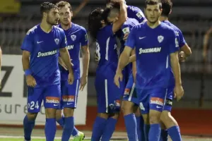 Με ΕΞΑΡΑ ήρθε η μοναξιά στην κορυφή! (φώτος)