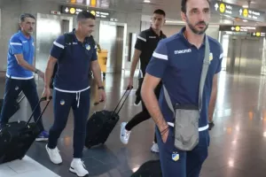 ΦΩΤΟΣ απ' το αεροδρόμιο/Πέταξε για Σεβίλλη το ΑΠΟΕΛ