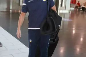 ΦΩΤΟΣ απ' το αεροδρόμιο/Πέταξε για Σεβίλλη το ΑΠΟΕΛ