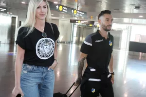 ΦΩΤΟΣ/Με... συνοδεία οι παίκτες του ΑΠΟΕΛ