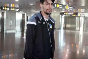 ΦΩΤΟΣ απ' το αεροδρόμιο/Πέταξε για Σεβίλλη το ΑΠΟΕΛ