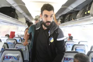 ΦΩΤΟΣ απ' το αεροδρόμιο/Πέταξε για Σεβίλλη το ΑΠΟΕΛ