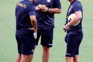 (Φώτος) Προπόνηση ΑΠΟΕΛ στο Σάντσεθ Πιθχουάν